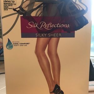 Hanes; Silk Reflections, Control Top, Reinforced Toe, Color: Barely Black